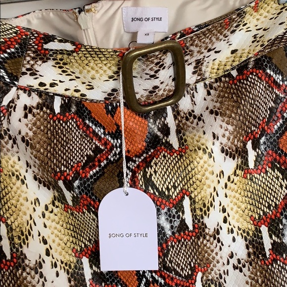 SNAKE SKIN SKIRT “Bennett”-Song of Style REVOLVE - Picture 7 of 8